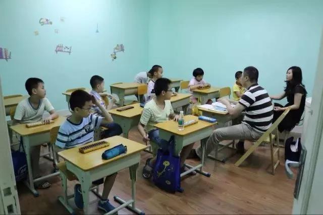 校内午托会不会变成变相补课？我市三部门联合发文说不
