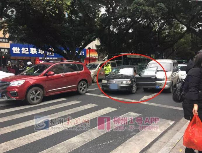 在市中心撞车逃逸的毒驾的男子有多次吸毒盗窃案底，处罚结果来了