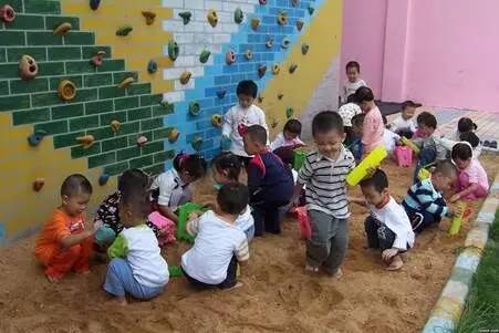 柳江有位“马大哈”老爸，第一次送儿子上学竟送错幼儿园！