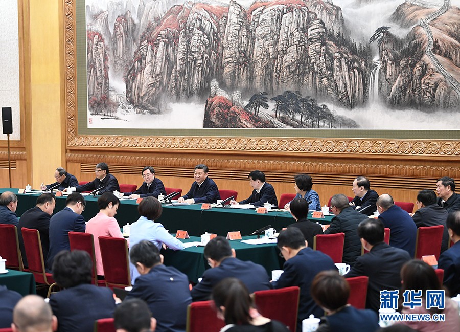 习近平：用新时代中国特色社会主义思想铸魂育人