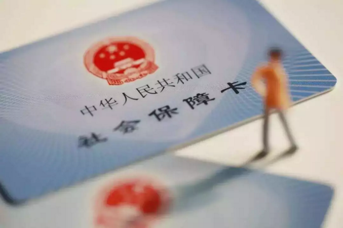 超方便！下月柳州人不用带社保卡了 扫码就能看病买药！