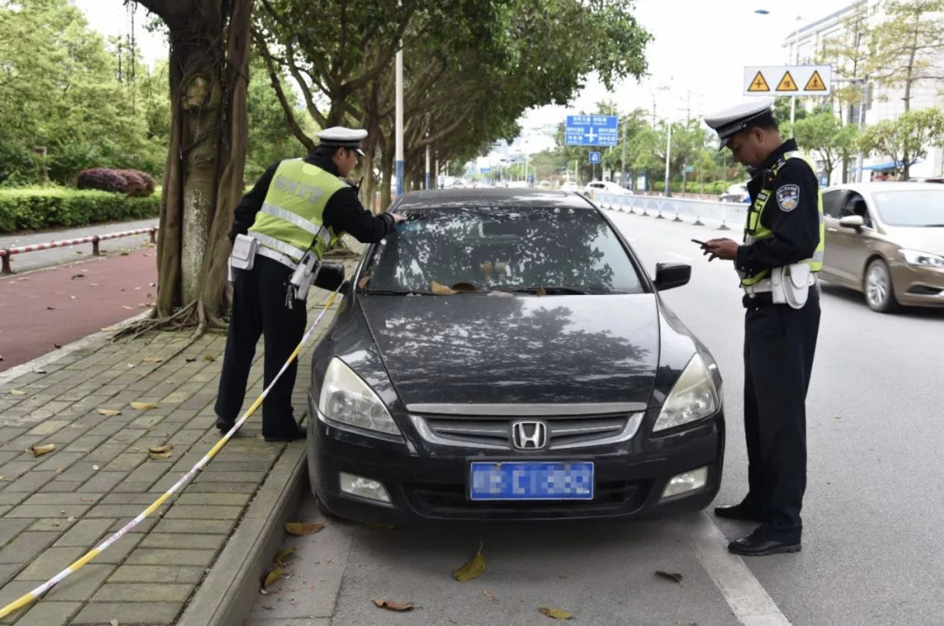 提醒 | 柳高南门路段50余车位已取消，今后再停就要被贴单了！