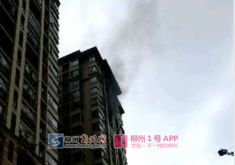 1号爆料|黑烟直冒！航星路南俪首座小区发生火灾，户主疑似不在家