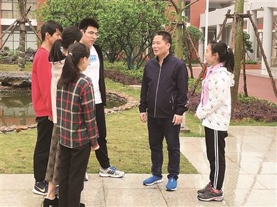 无私奉献铸师魂——记市直机关党员标兵、柳州铁一中副校长谢志规