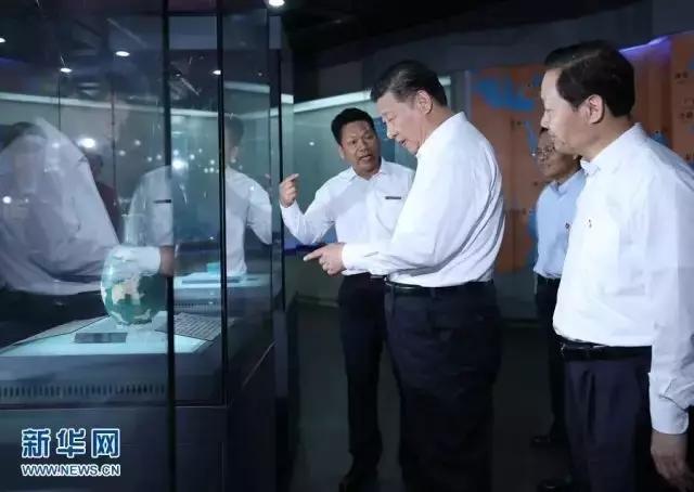 看展览1.jpg 看展览1.jpg