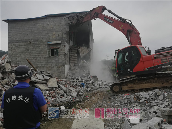 “飓风”刮向牛车坪集中区，550余平方米违建被拆除