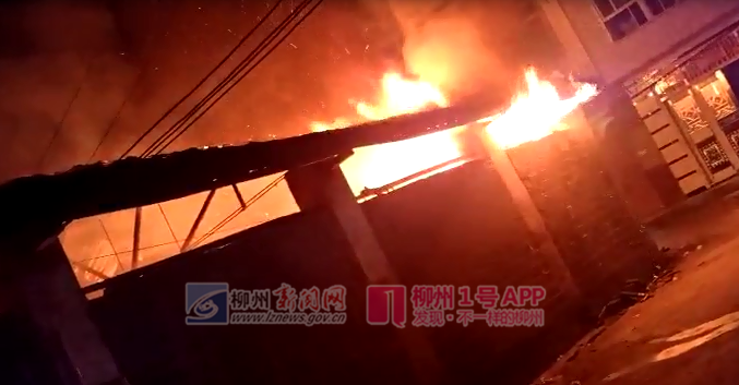 1号爆料| 百朋镇一油坊凌晨燃起熊熊大火，疑似男主人误点燃汽油导致