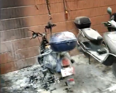 1号爆料 | 红光新苑一电动车自燃，疑似乱拉电线充电导致