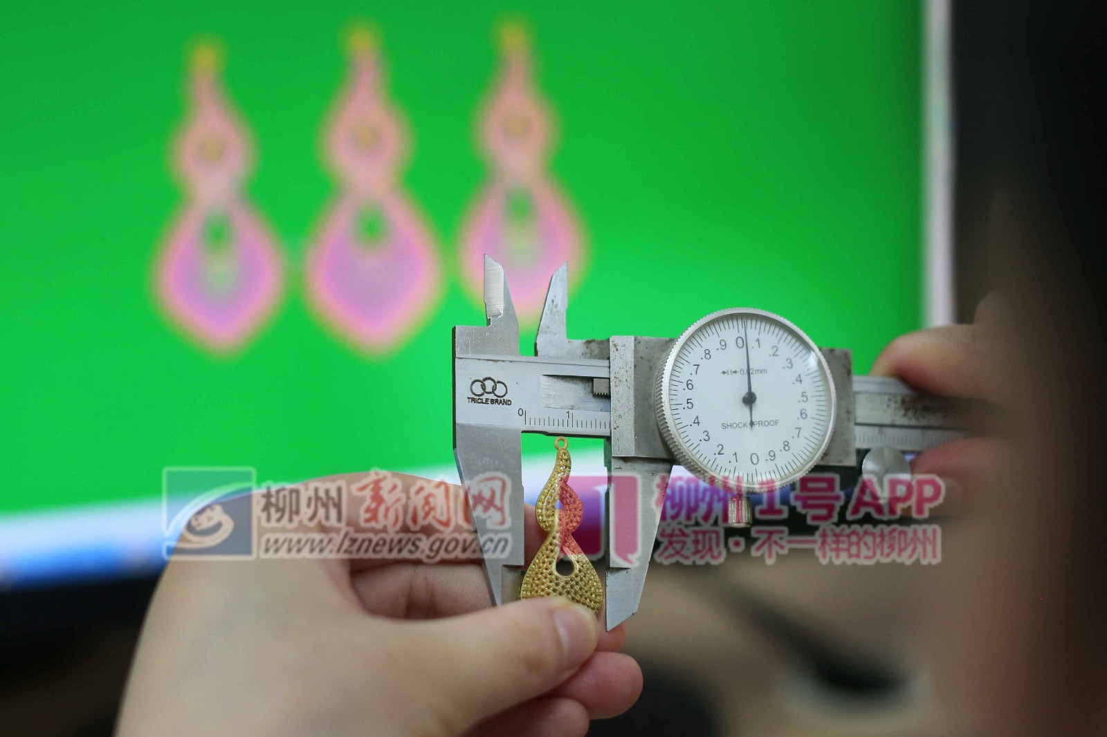 精准测量样品大小。.JPG 精准测量样品大小。.JPG