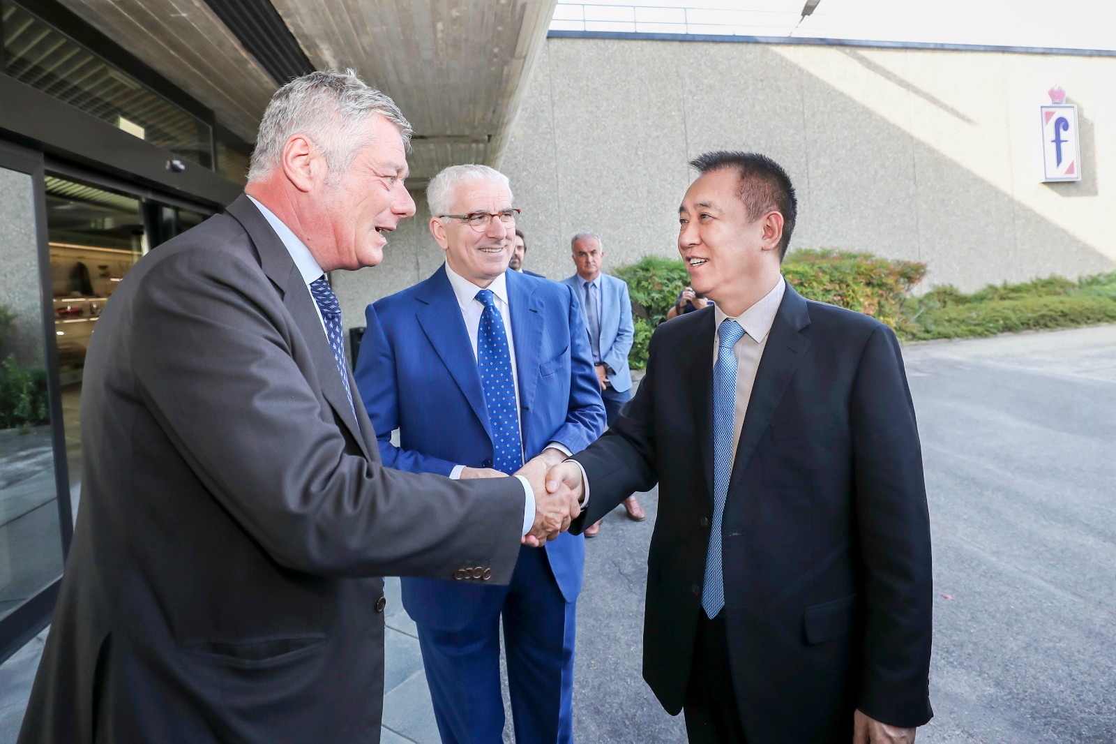 宾法董事局主席 Paolo Pininfarina 迎接许家印一行.jpg