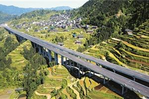 桂三高速10月将全线通车
