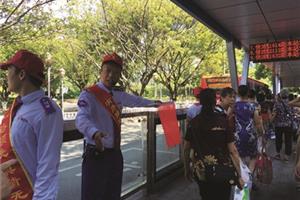 向市民宣传文明乘车