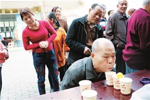开心老人 放飞童心
