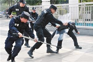 开展反恐演练 增强安全意识