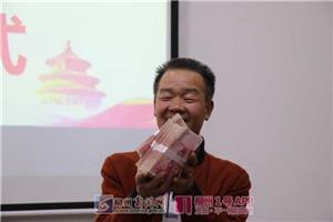 1号暖新闻|每人一万元！三合村村民喜提“年终奖”！精准扶贫暖人心